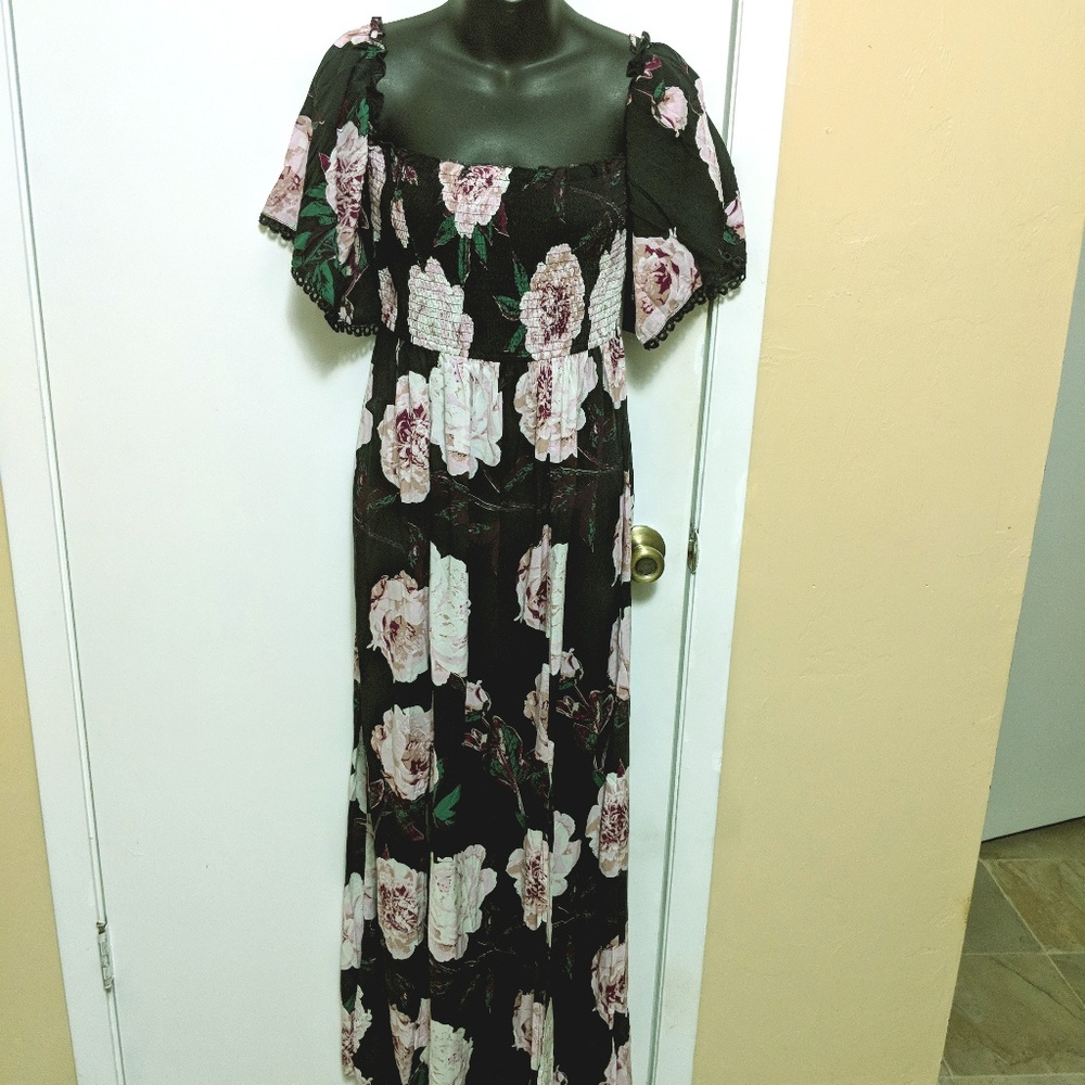 Off the shoulder Lulus Floral Dress Black Stretchy